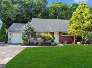 129 Village Ln, Levittown, PA 19054