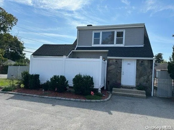 850 Conklin Street, Farmingdale, NY 11735