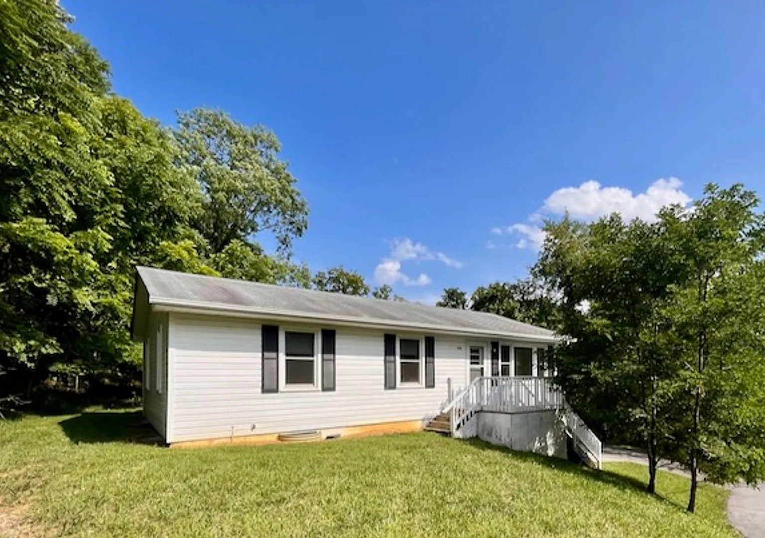 3 Bedroom, 1 Bath House — Photo 3
