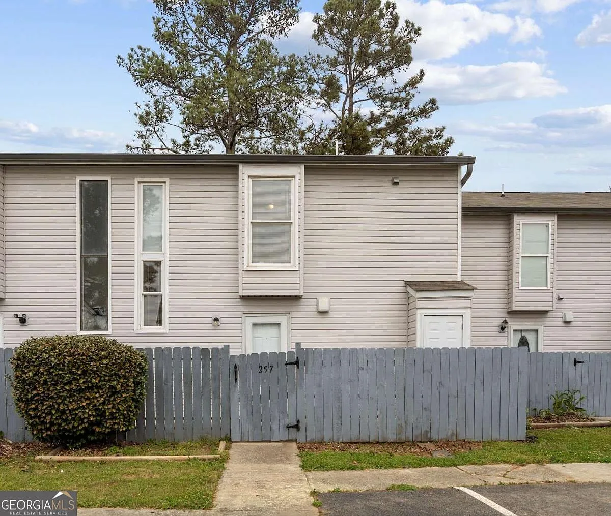 257 Country Club Dr photo 1