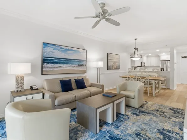 221 9th St S #217, Naples, FL 34102