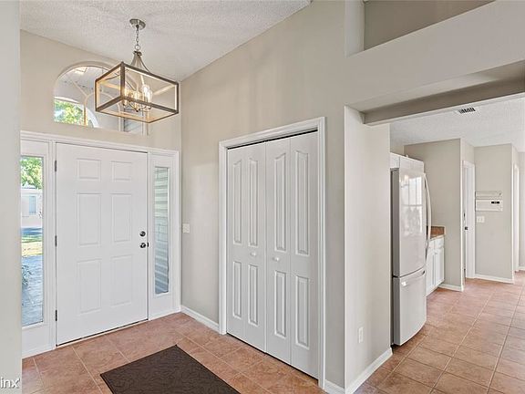 3rd image of 2712 Castillo Dr