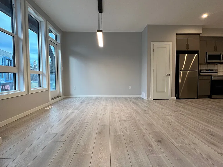 1304 Rutherford Rd SW — Photo 2