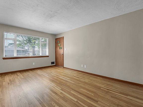 3rd image of 4918 Fuller Dr