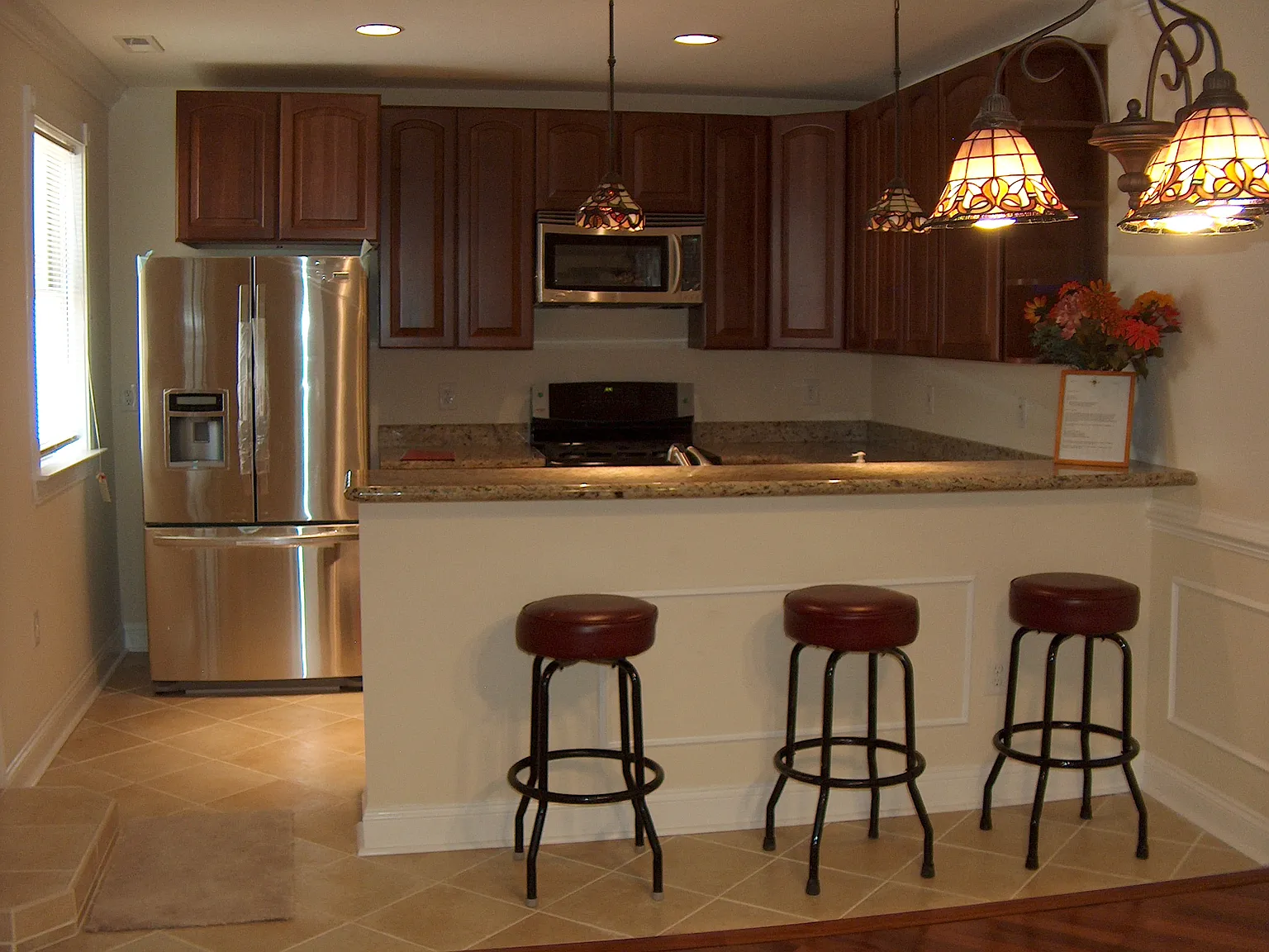 4 bed, 2400 sqft, $850 — Photo 1