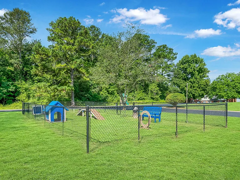 Country Club Apartments — Photo 12