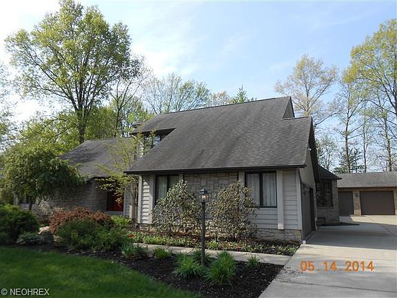 2nd image of 3944 Oakridge Dr NE