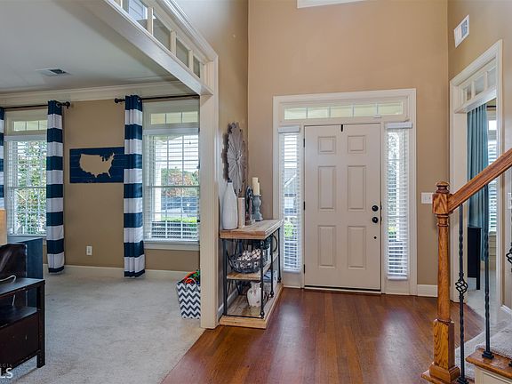 5th image of 621 Richmond Pl