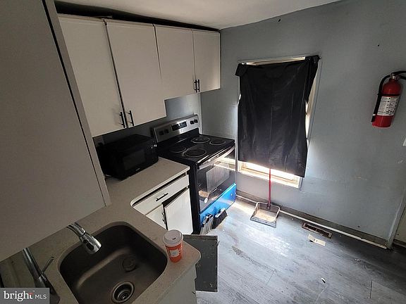 3rd image of 764 Kohn St