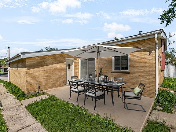 3rd image of 12 E Eureka Dr