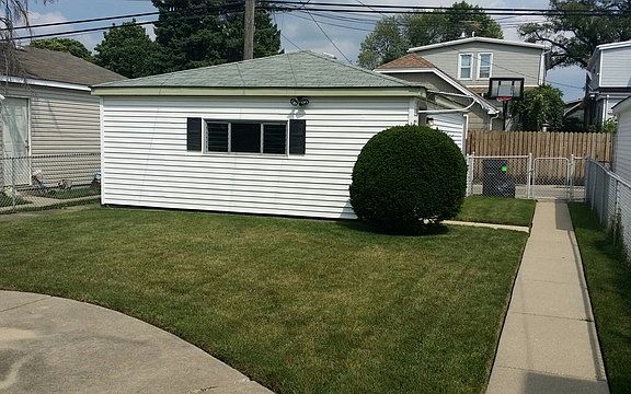 3rd image of 2921 N 74th Ct