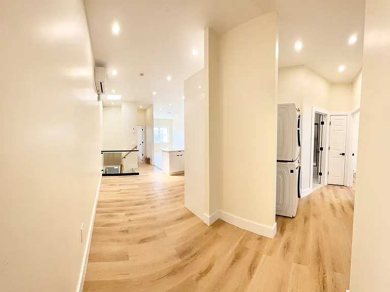 2465 E 1st St #3Y — Photo 9