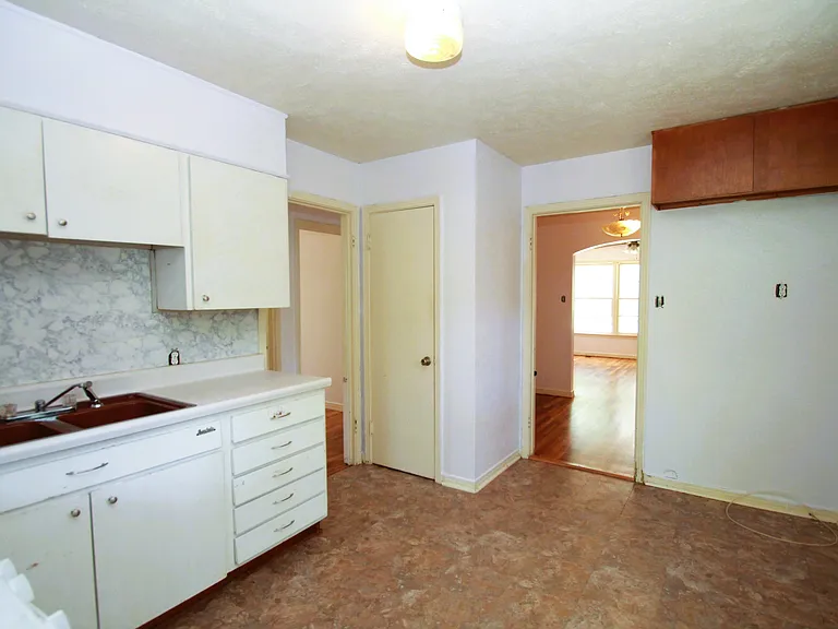 808 Emery St — Photo 12