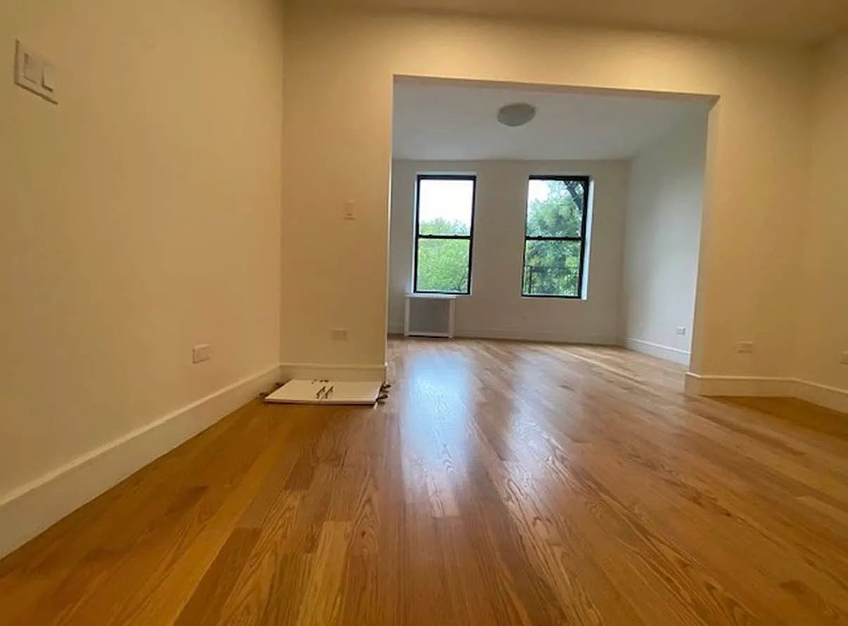 838 Riverside Drive — Photo 2