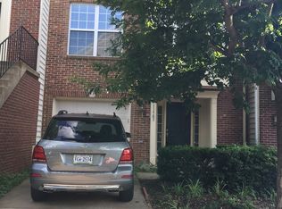 11583 Laurel Lake Sq, Fairfax, VA 22030
