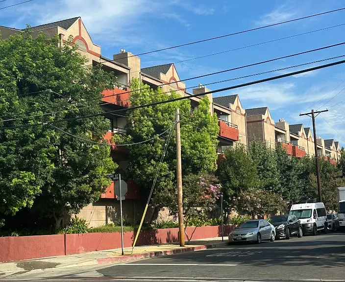4717 Ben Ave Apartments — Photo 1