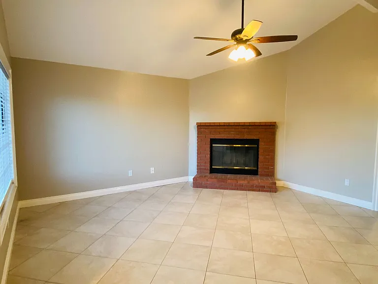 629 Beth Ln — Photo 3