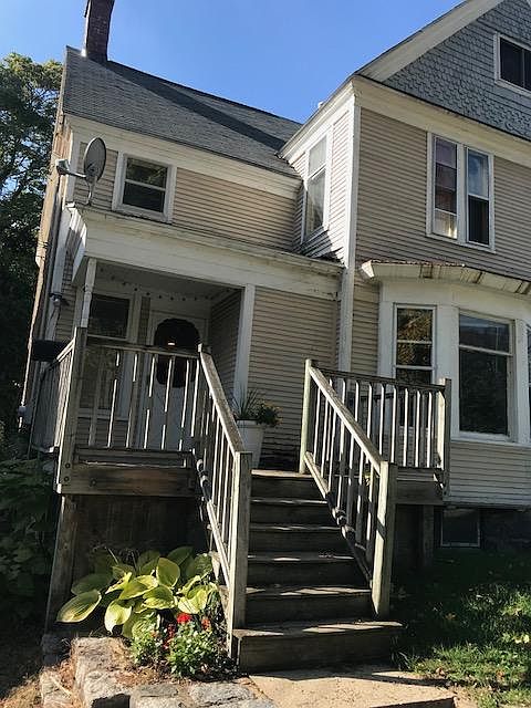 1st image of 1040 Lake Dr SE
