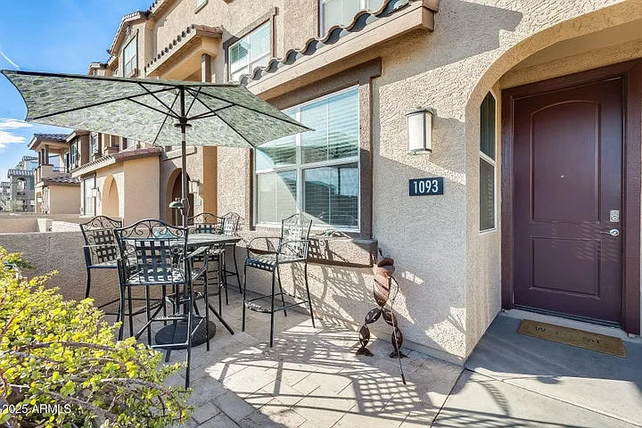 3 bed, 2.5 bath, 1856 sqft, $2,399 — Photo 3