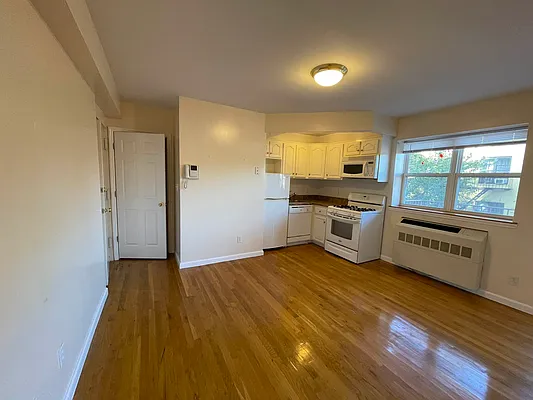 Rented by Metropolis International Realty Inc. | media 15