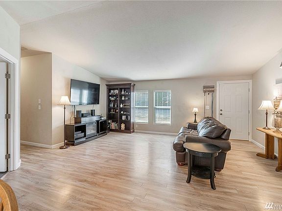 4th image of 13401 Cedar Cir E