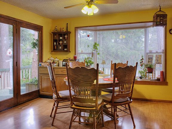 dining area with sliding door to large deck