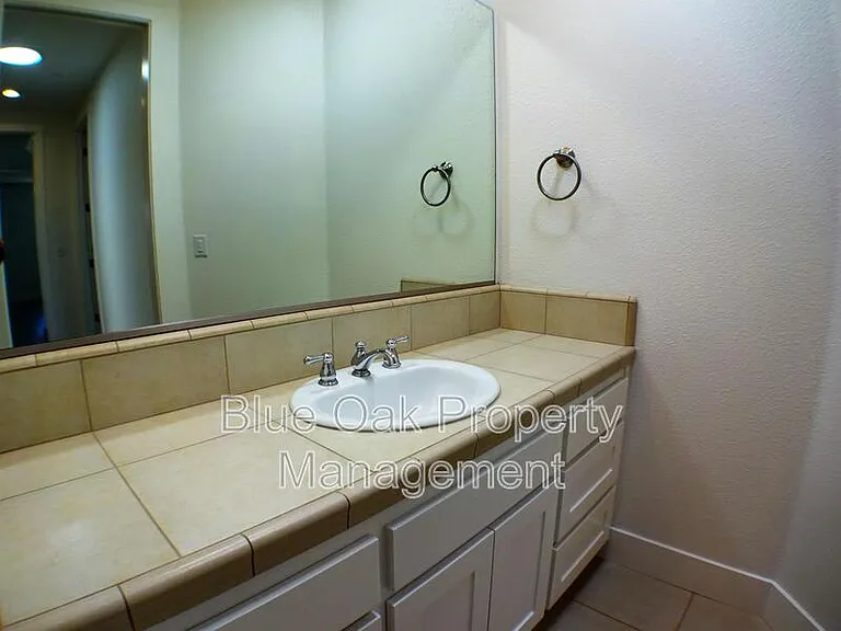 1584 Champlain Way — Photo 13