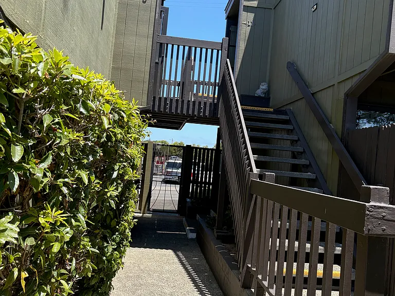 Dela Vina Apartments — Photo 8