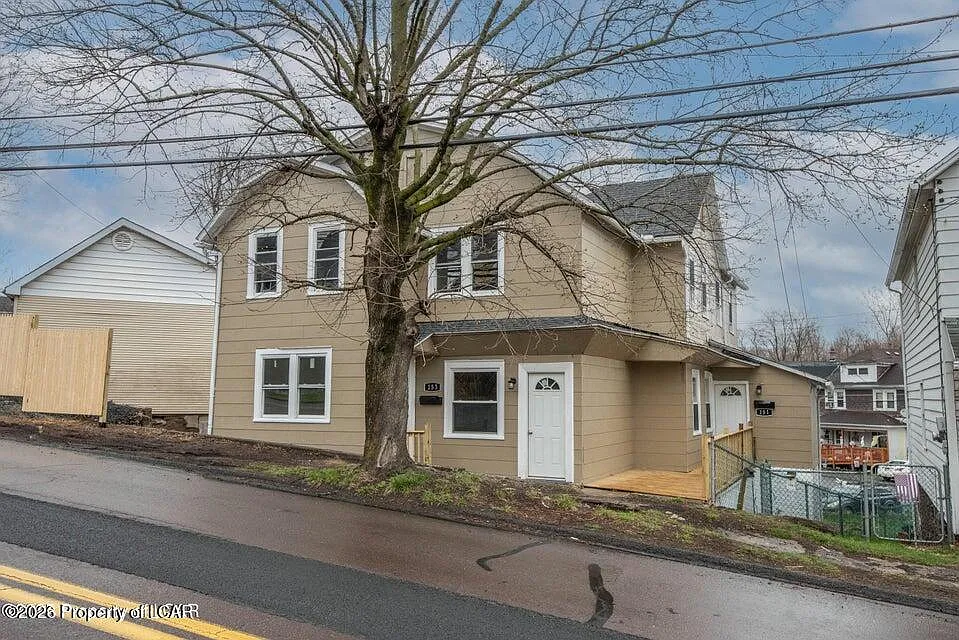 151 Robert St photo 1