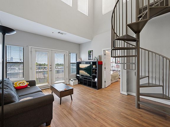 3rd image of 2502 Leon St APT 508