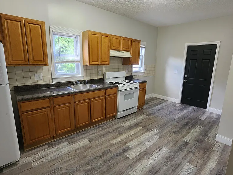 235 Starr St #2 — Photo 5