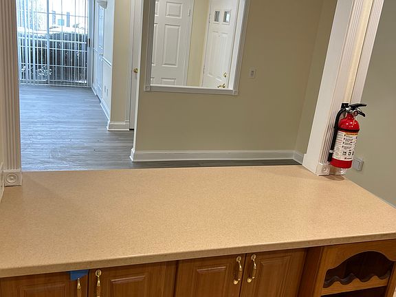 3rd image of 708-2 Zlotkin Cir