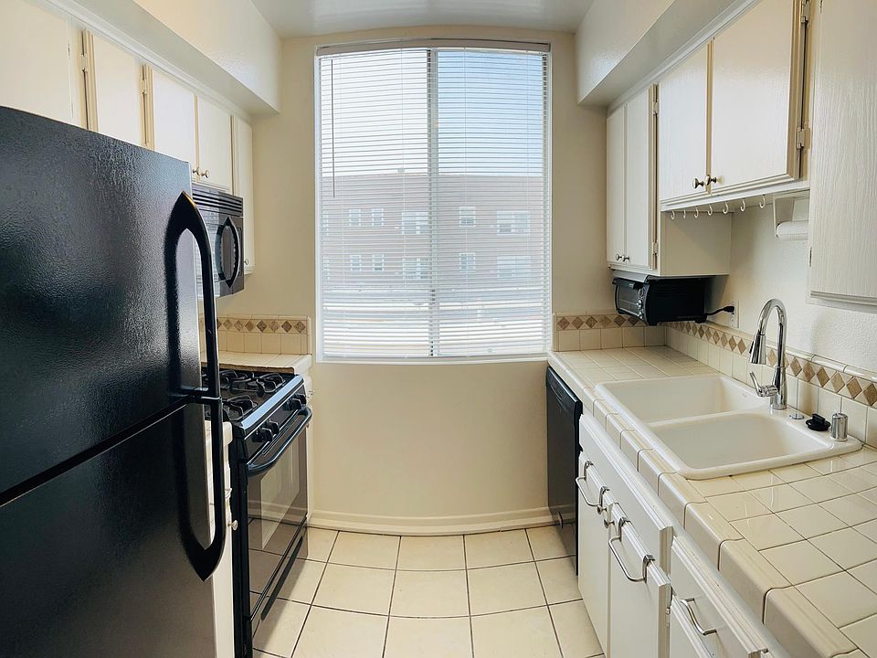1st image of 856 N Van Ness Ave APT 7