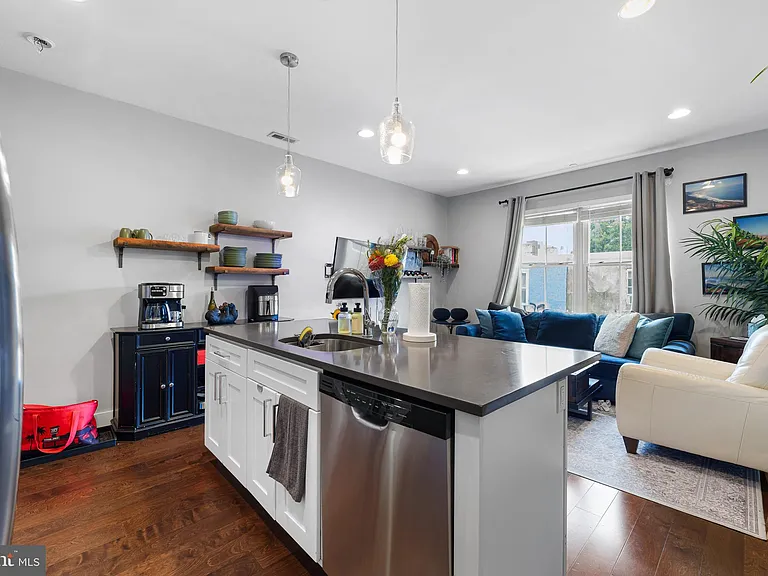 1336 S Bouvier St #B — Photo 4