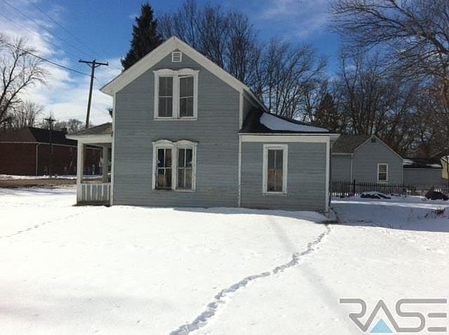 2nd image of 800 Vermillion St