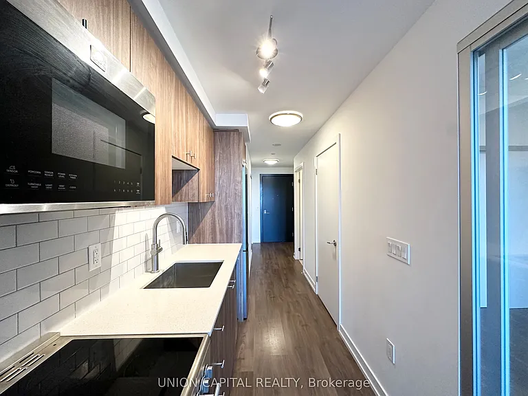 15 Wellington St S #2203 — Photo 4
