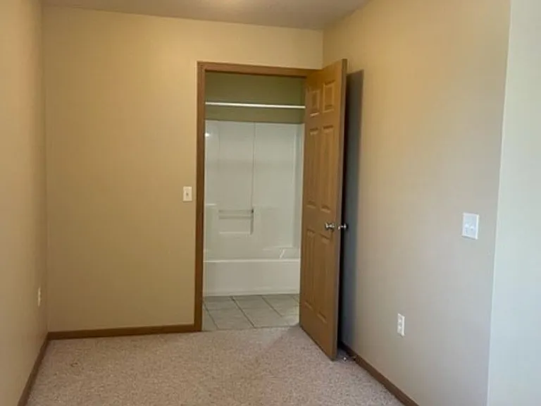 3566-3572 E Meadows Pl — Photo 28