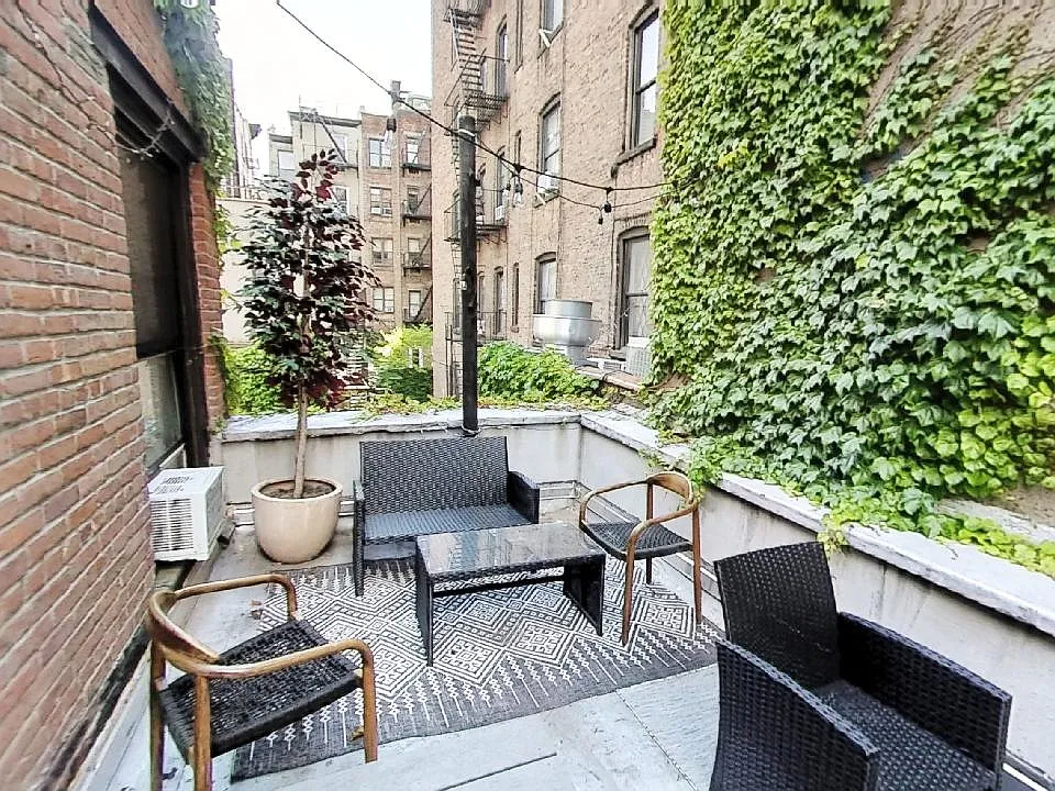 207 2nd Ave #2R