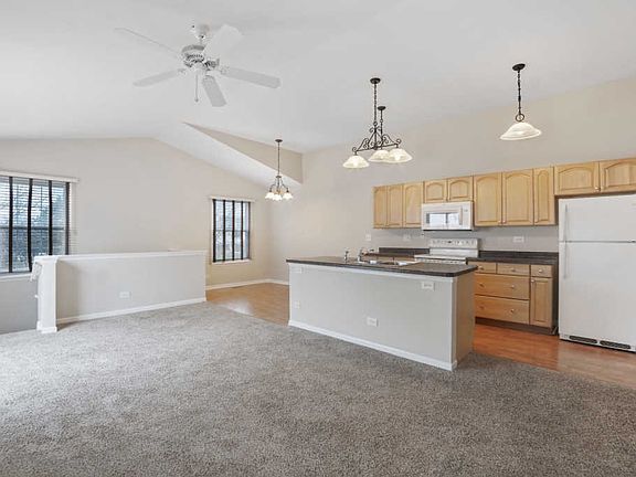 4th image of 733 Fieldcrest Dr Unit C