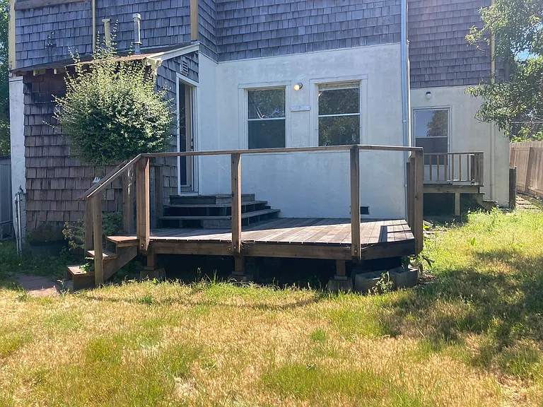 615 E I St — Photo 25