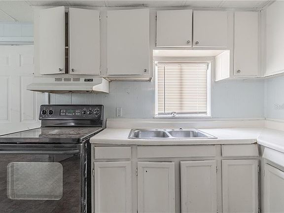 5th image of 3308 E Chelsea St