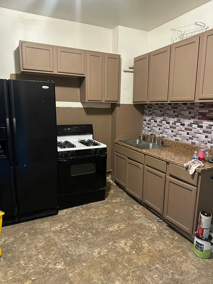 Kitchen - 6219 S Wood St #2