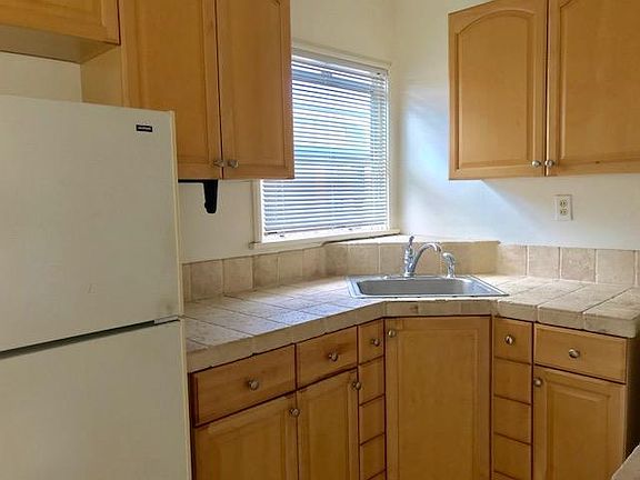 2nd image of 12535 Menlo Ave