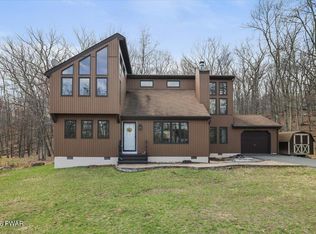297 Gold Finch Rd, Bushkill, PA 18324