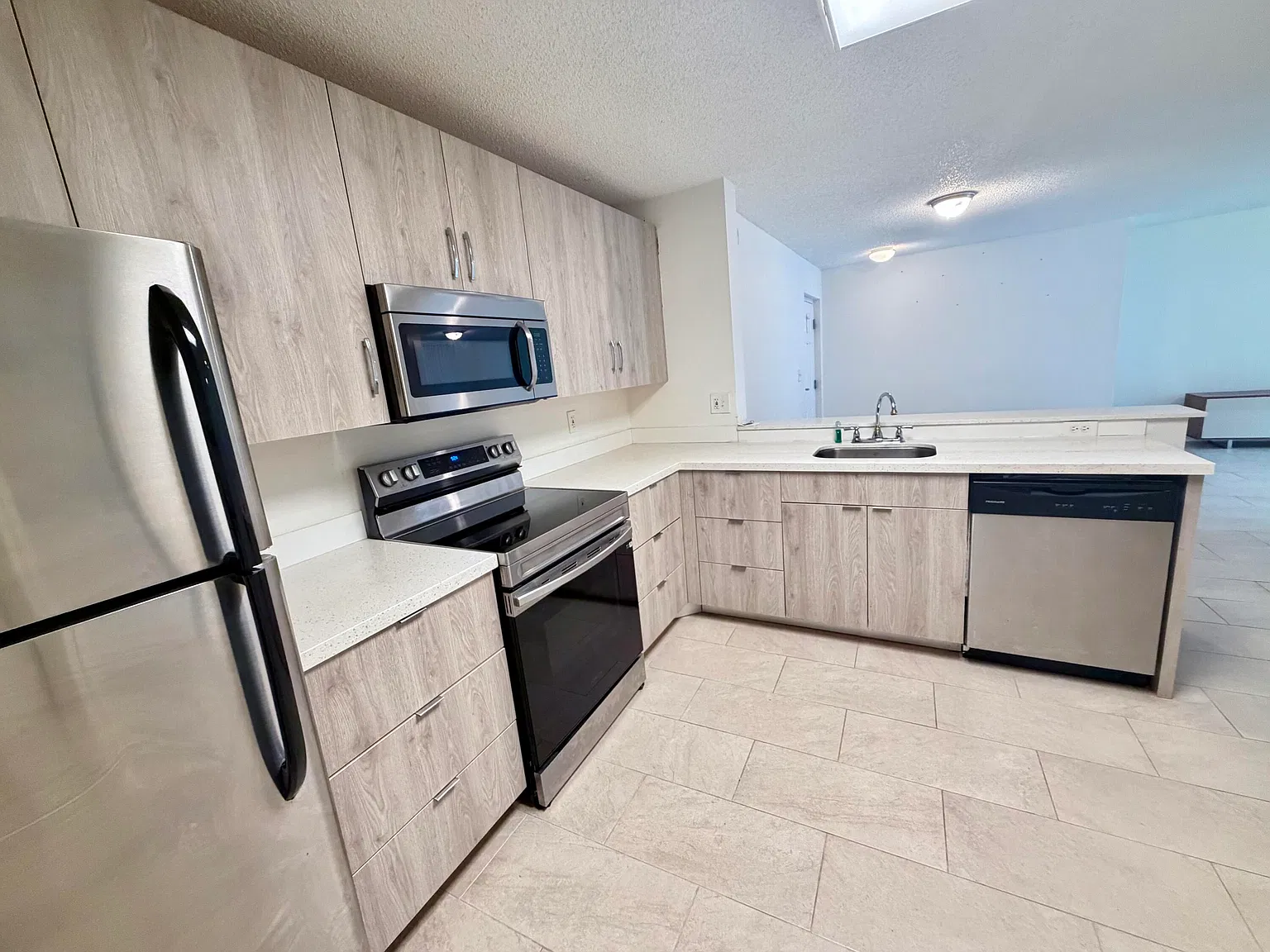 1 bed, 1.0 bath, 806 sqft, $1,850 — Photo 4