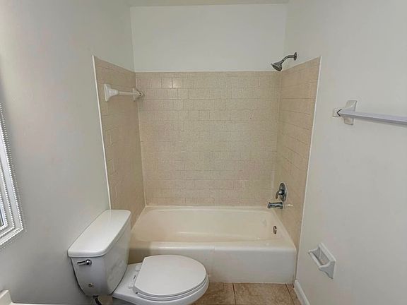 5th image of 1130 N F St Unit 1