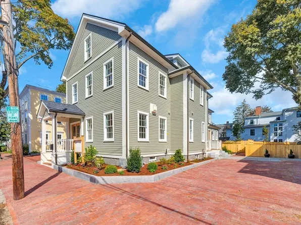 11 Orange St #1, Newburyport, MA 01950