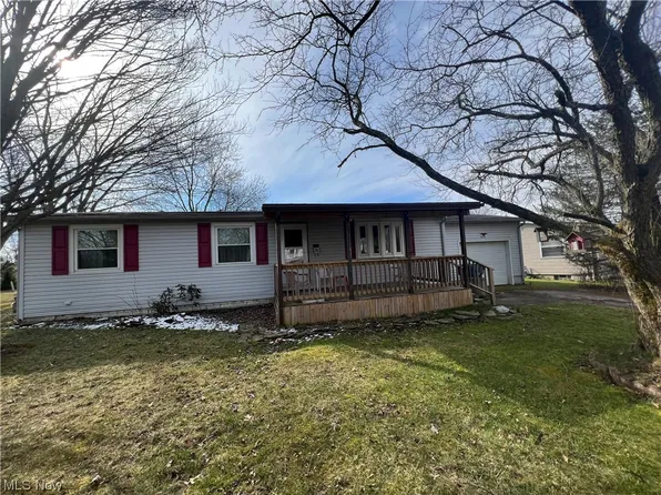 615 Santa Monica Dr, Youngstown, OH 44505