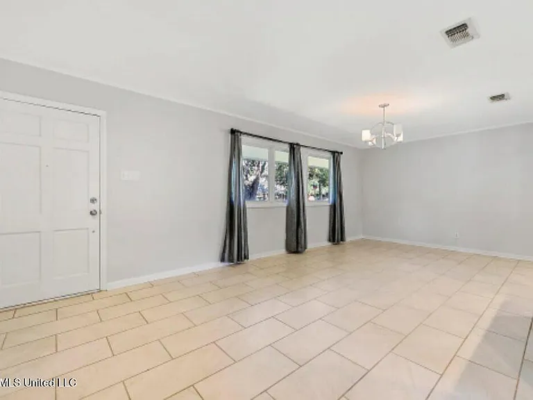 223 Woodbine Dr — Photo 15