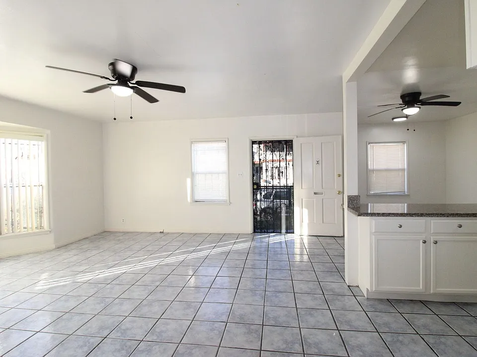 2816 W Vernon Ave